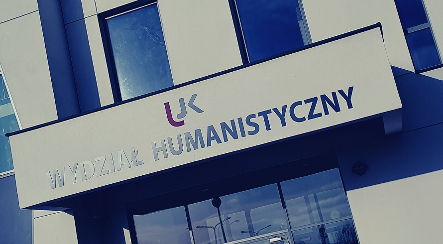 Nazwa Wydziału Humanistycznego nad wejściem do budynku